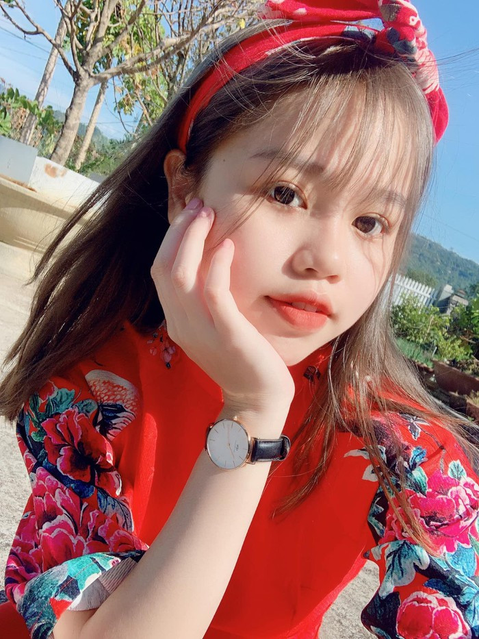 Huỳnh Anh sinh năm 1999, hiện đang là du học sinh tại Singapore. Được biết, cô nàng là một rich kid đích thực.