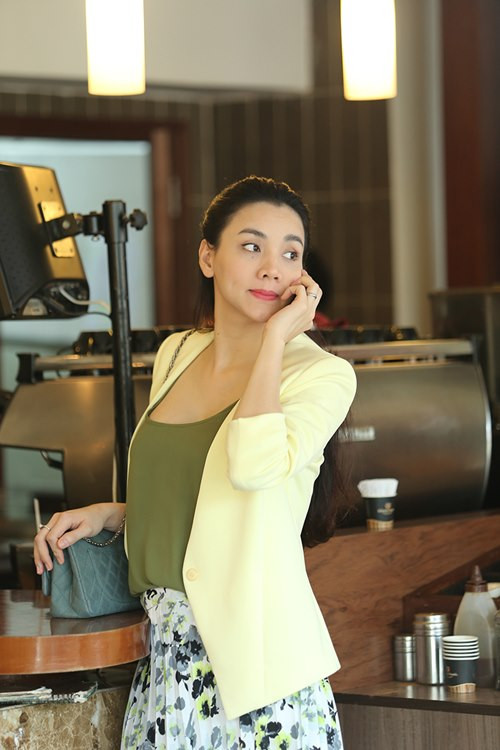 Trang Nhưng xuất hiện trong 2 sự kiện ra mắt phim mới đây với bụng bầu ở tháng thứ 5. Nhưng Trang Nhung vẫn khá rực rỡ, xinh đẹp.