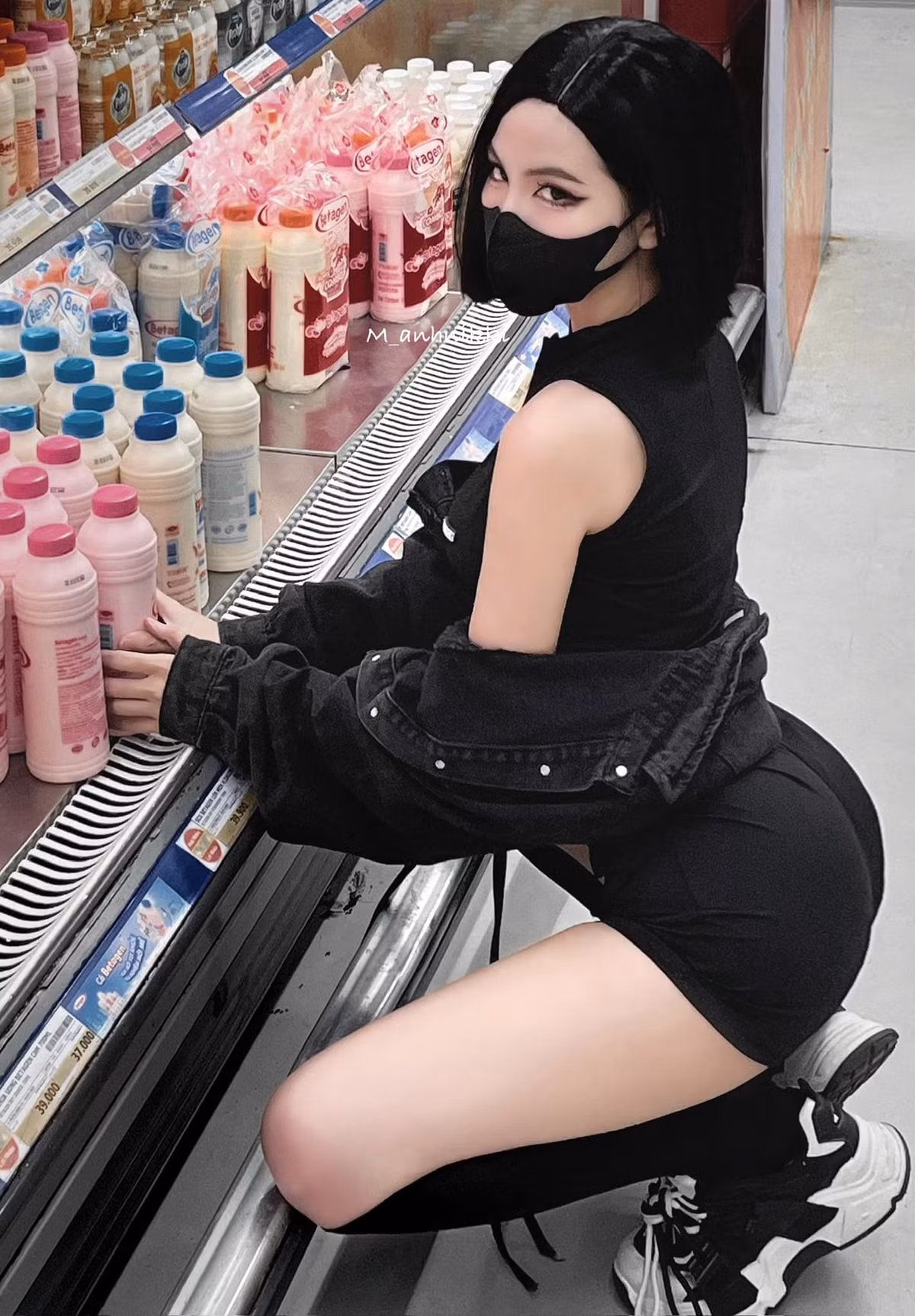 Dù chỉ sử dụng những trang phục thường nhật, thậm chí cô nàng còn không cần “phụ họa” bằng các đạo cụ cồng kềnh, thế nhưng vóc dáng nuột nà cùng mái tóc và đôi mắt sắc lẹm cũng đủ để khiến nhiều anh em game thủ bị thu hút