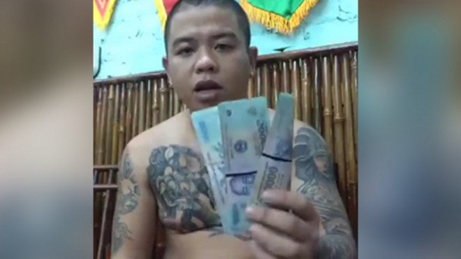 Dân mạng chỉ trích gay gắt việc Tuyền sử dụng lời lẽ tục tĩu để bình luận, nhận xét về sự việc, nhân vật nào đó. Đôi khi, gã giang hồ mạng còn trực tiếp đe dọa người khác, đòi giải quyết bằng vũ lực.