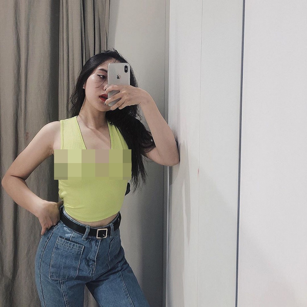 Chưa có điều kiện đến phòng tập, nữ sinh xinh đẹp quyết tâm giảm cân, dậy từ 4 giờ sáng để chạy bộ, nhảy dây và cắt bớt khẩu phần ăn.