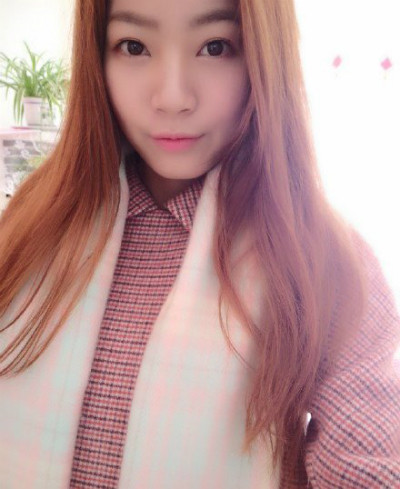 Tuy nhiên, cuộc đời của Đổng Lôi rẽ sang hướng khác khi cuối cùng bạn bè và giáo viên của cô nàng khuyên cô đi thi người mẫu vào năm 2012.