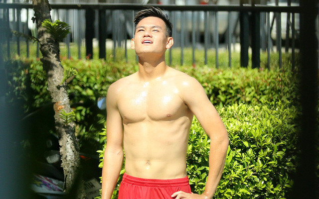 Thân hình 6 múi của Tấn Tài khiến hội fan nữ loạn nhịp.