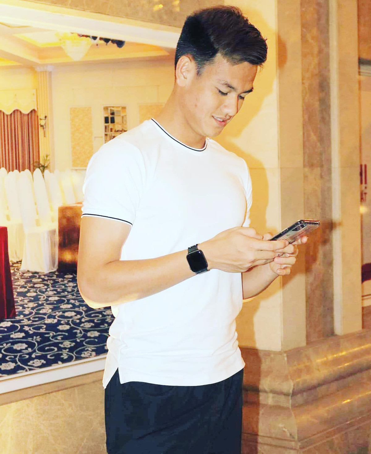 Trước đó, Hồ Tấn Tài và Lê Ngọc Bảo là hai cầu thủ bị HLV Park Hang-seo phạt mỗi người 500.000 đồng. Cả hai bị nhầm lịch và tập trung muộn khi toàn đội tới làm quen sân thi đấu chính Chang Arena (Buriram).