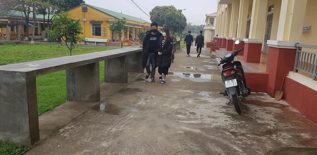 Xon xao cau chuyen di cach ly dich COVID-19, nam thanh nien bong dung thoat e-Hinh-2