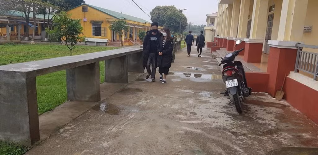 Xon xao cau chuyen di cach ly dich COVID-19, nam thanh nien bong dung thoat e-Hinh-2