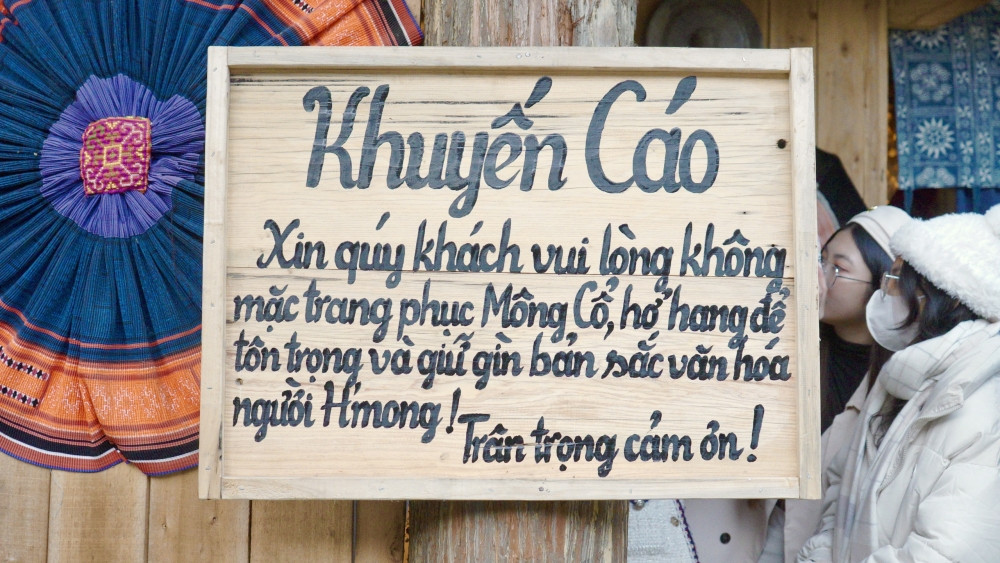 Trào lưu mặc đồ ngoại lai sống ảo: Tổn thương giá trị văn hóa - Hình 4 Trao luu mac do ngoai lai song ao: Ton thuong gia tri van hoa-Hinh-4