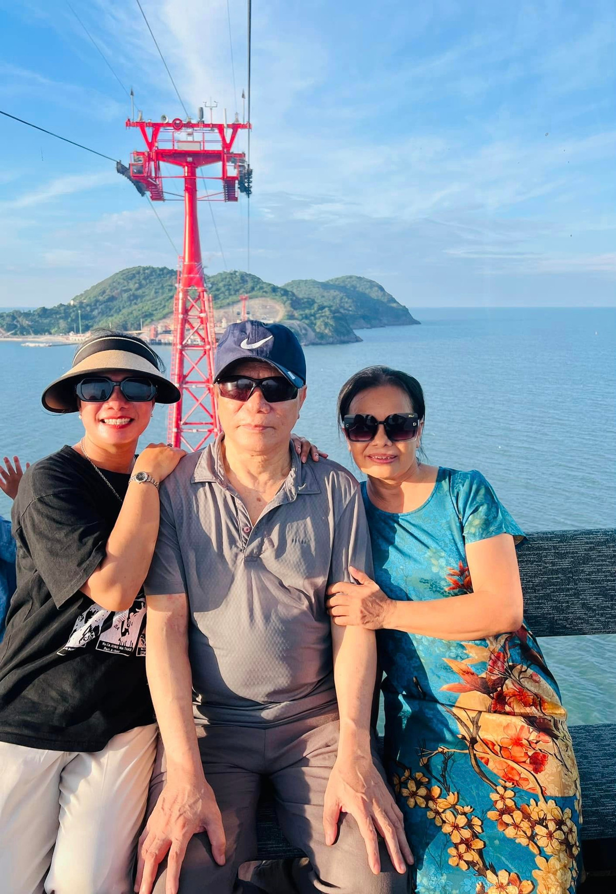 Mỗi năm, 7 chị em đều hẹn nhau đưa gia đình nhỏ của mình cùng bố mẹ đi du lịch ở những nơi khác nhau.