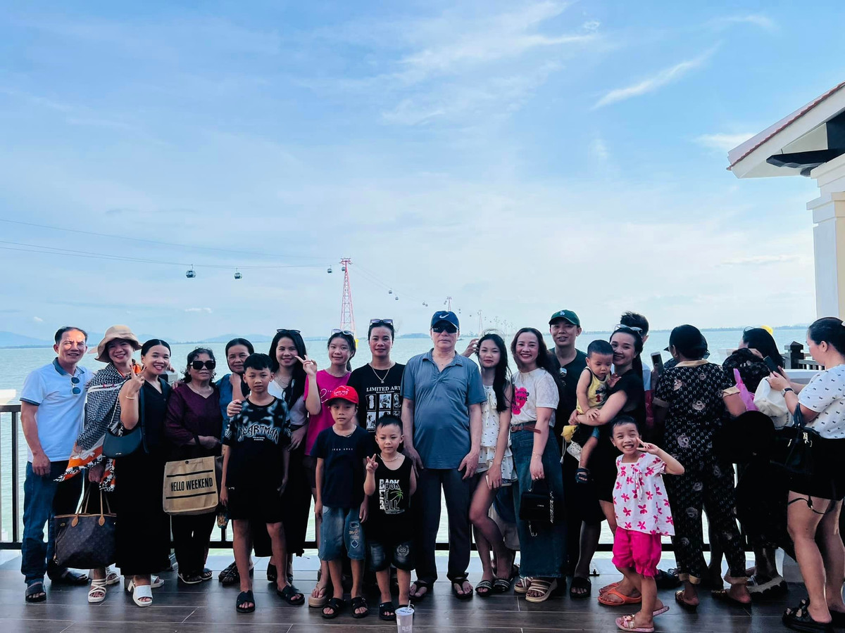 Năm 2019, 5 cô con gái liên tiếp sinh con. Ông bà ra Hà Nội, rồi vào Khánh Hòa, cuối cùng về lại Nghệ An chăm con ở cữ. Gia đình nhỏ ngày nào bây giờ đã trở thành 1 đại gia đình lớn.