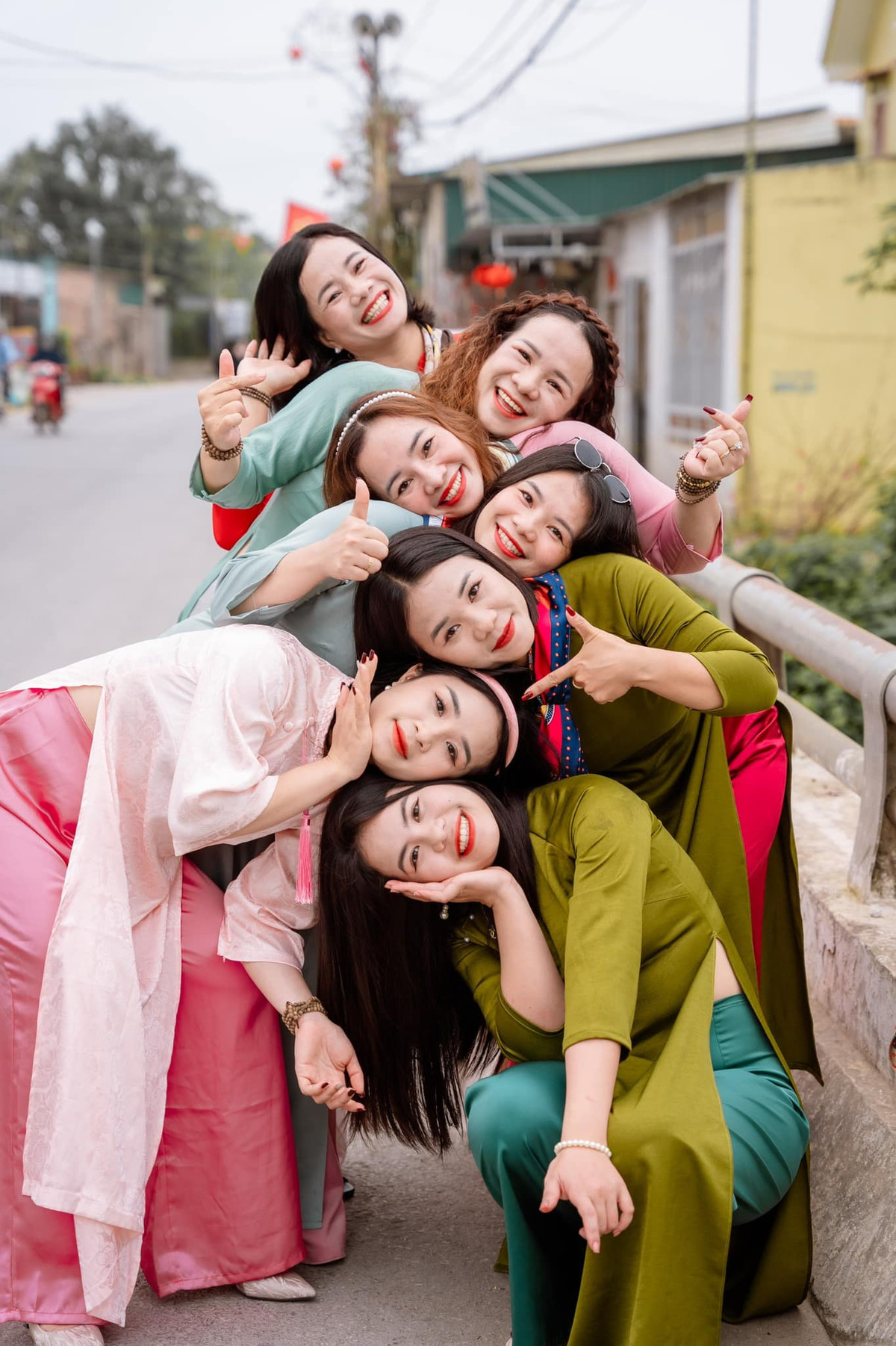 7 chị em được thừa hưởng nét đẹp từ bố mẹ.