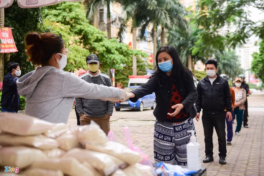 Nhin lai 1 thang Viet Nam chong dich 