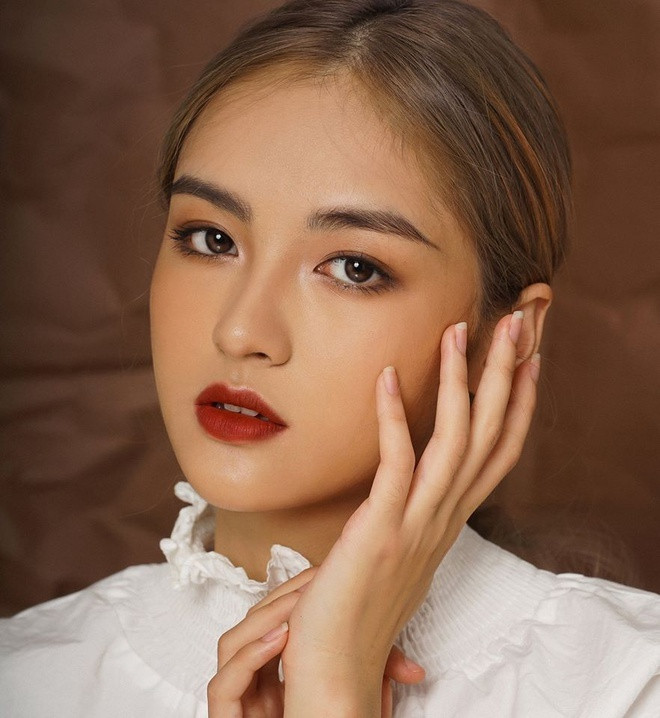 Hà My cũng rất tích cực tham gia các hoạt động ngoại khoá của trường. Hiện, cô là thành viên của câu lạc bộ MC và Thời trang. Hot girl sinh năm 1999 cho biết chính những trải nghiệm trong CLB đã giúp cô tự tin hơn và có cơ hội làm quen với sân khấu.