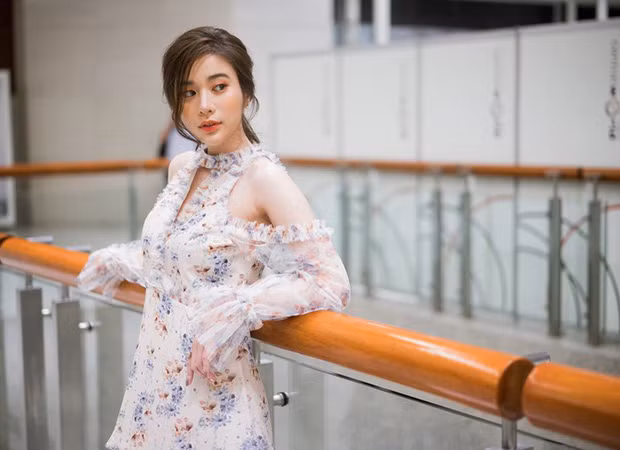 Kao sở hữu hình thể chuẩn với chiều cao 1,63 m và cân nặng là 42 kg.