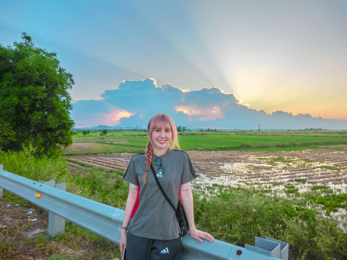 Trước khi công khai với bạn trai hiện tại, Trước đó, nữ streamer xinh đẹp từng có khoảng thời gian cực đẹp với 2 chàng "phi công". Đó là Feri - streamer sinh năm 2000 và BoyTi (2002). Được biết Ngân Sát Thủ và BoyTi quen nhau qua game.