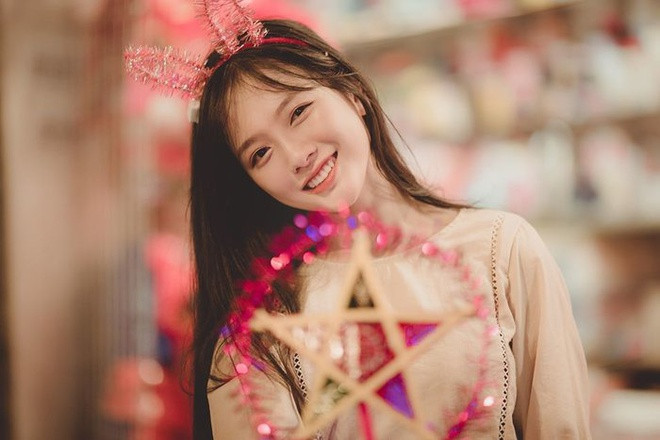 Hiện tại, hot girl đang theo học ngành điều dưỡng của trường Đh Y Hà Nội. Cô nàng được đánh giá là mẫu "nàng thơ" của tất cả nam sinh viên trong trường.