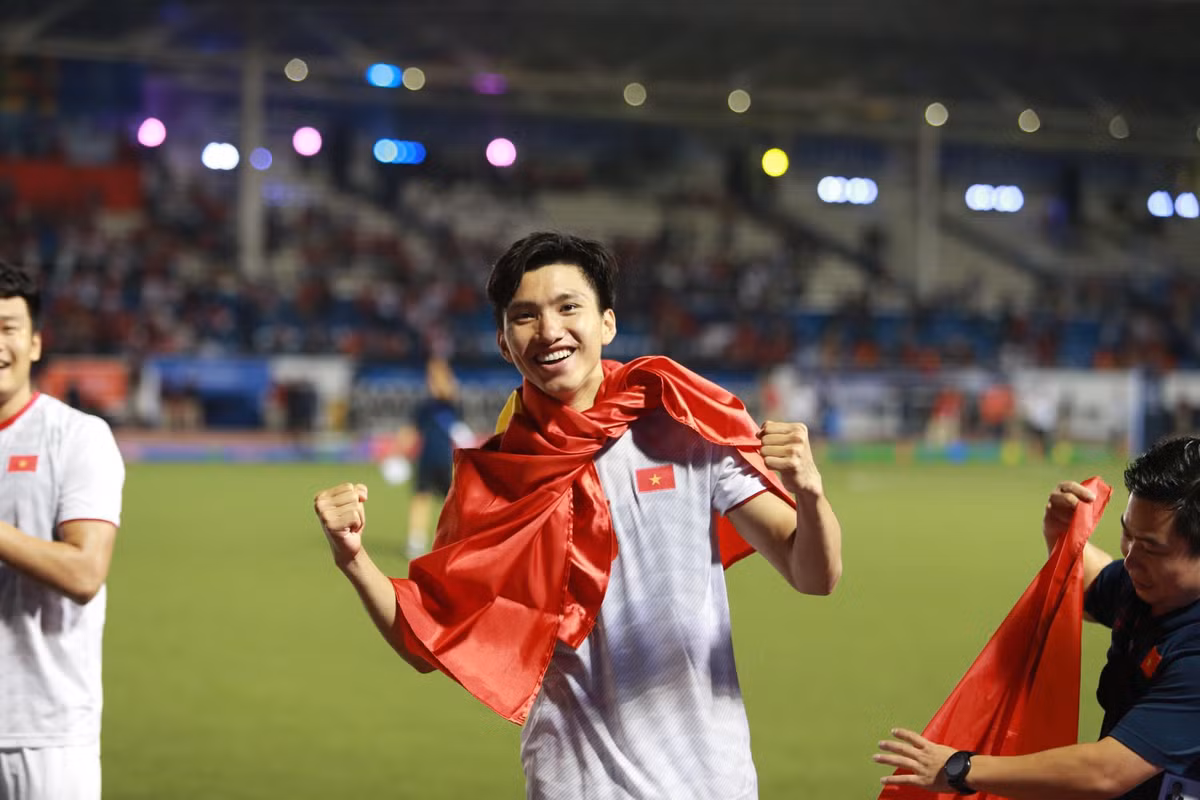 Đoàn Văn Hậu, người hùng đã ghi hai bàn trong trận chung kết mới đây cho biết anh sẽ cố gắng hết sức để giành lấy tấm HCV về cho người hâm mộ, vì màu cờ sắc áo, và anh đã làm được, thậm chí là làm rất tốt.