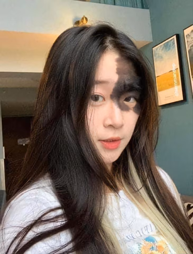 Khi những bức ảnh của cô gái trở nên nổi tiếng trên mạng xã hội, nhiều netizen đã phải trầm trồ vì nét đẹp khác người độc đáo này.