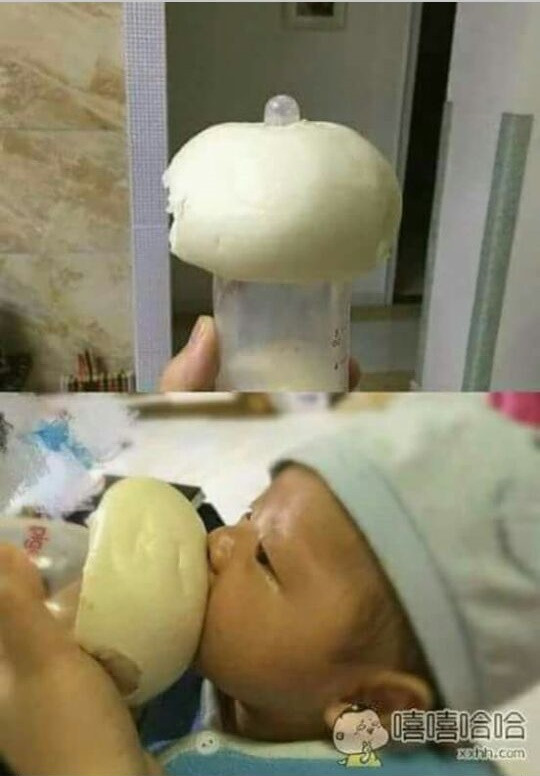 Khi mẹ vắng nhà thì cho con ti như thế nào.