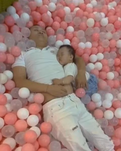 Bố đưa con đi chơi không về, mẹ tá hoả tìm và cái kết Bo dua con di choi khong ve, me ta hoa tim va cai ket