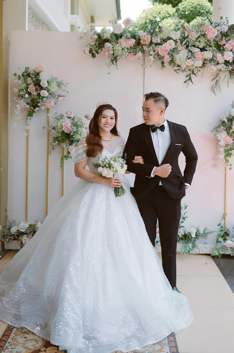 Trần Thị Ny, 24 tuổi, là vận động viên thể hình quốc gia. Hơn 6 năm trong nghề, cô đạt hơn 20 huy chương từ các giải đấu trong và ngoài nước. Gần nhất, Ny giành huy chương Bạc châu Á và giải Nhì Quốc gia năm 2023.