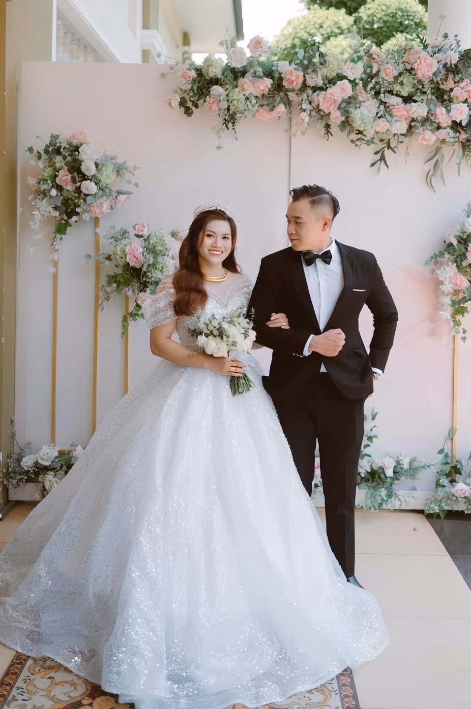 Trần Thị Ny, 24 tuổi, là vận động viên thể hình quốc gia. Hơn 6 năm trong nghề, cô đạt hơn 20 huy chương từ các giải đấu trong và ngoài nước. Gần nhất, Ny giành huy chương Bạc châu Á và giải Nhì Quốc gia năm 2023.