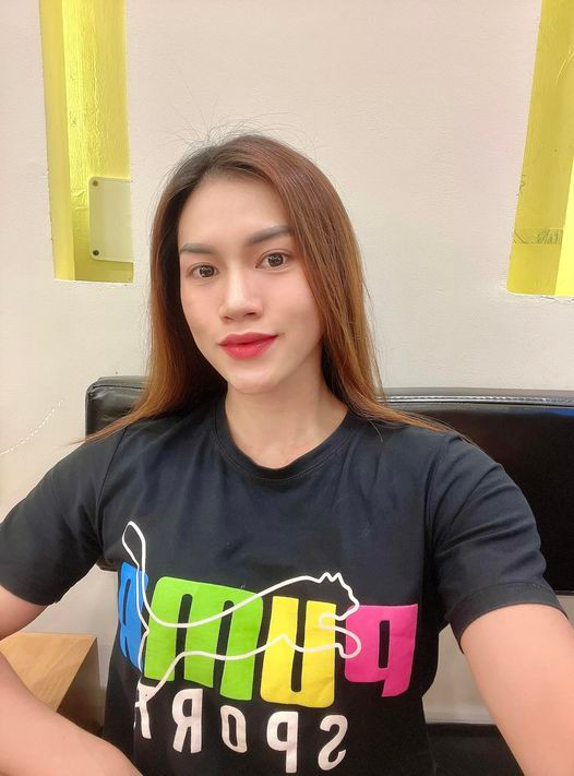 Sau 5 tháng quen biết, anh đã ngỏ lời yêu đúng vào ngày sinh nhật cô.