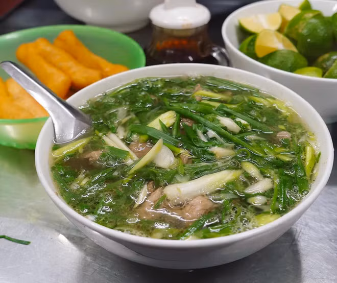 Dù bạn đang thuộc phe nào thì khi nhìn anh chàng Tiktoker này trổ tài nấu đồ ăn với hành chắc chắn sẽ phải "nổi da gà".