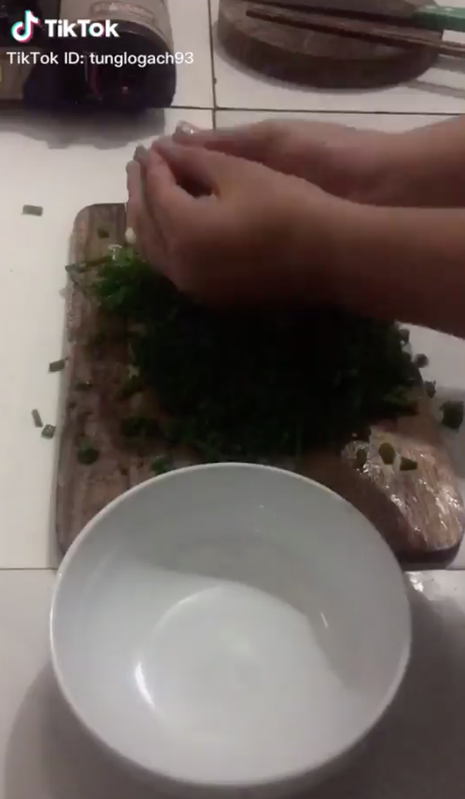 Hành ngập ngụa thế này chắc khiến team ghét hành phải chết ngất vì mùi vị của nó.