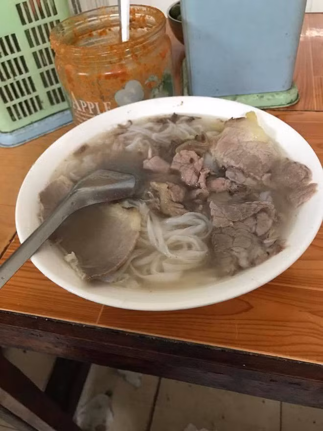 Trái lại, khi người nào ghét hành thì món ăn chúng ta bắt gặp sẽ là một màu nhạt nhòa, bởi họ ghét mùi hăng của hành, dù chỉ là 1 cọng trong tô cũng phải vớt ra cho bằng được.