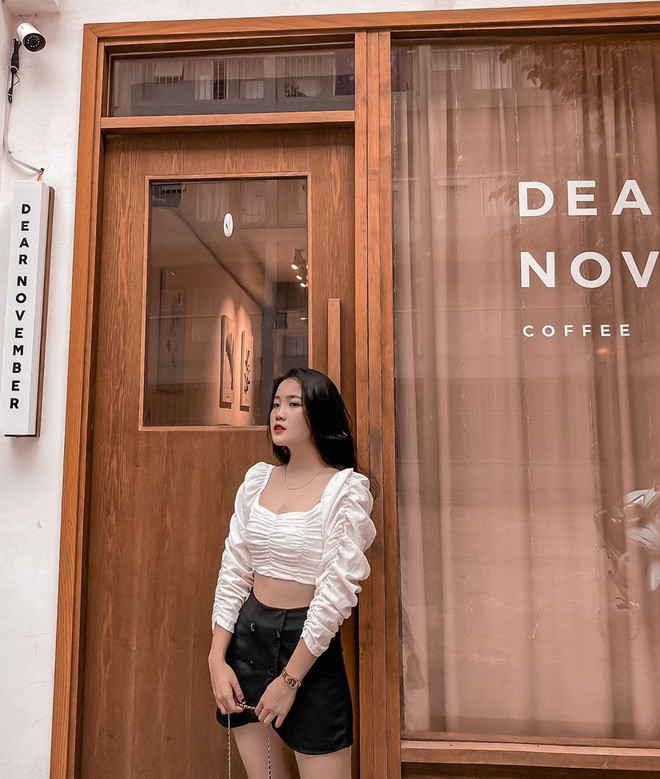 Bạn thân của Mai Hà Trang - Hoàng Anh Ốc (người yêu Văn Hậu) dù sở hữu thân hình nhỏ nhắn nhưng không có nghĩa là cô nàng không có cơ bụng.