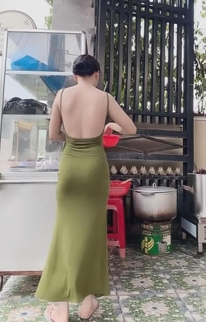 Nhìn từ đằng sau thôi cũng đủ khiến nhiều người chú ý.