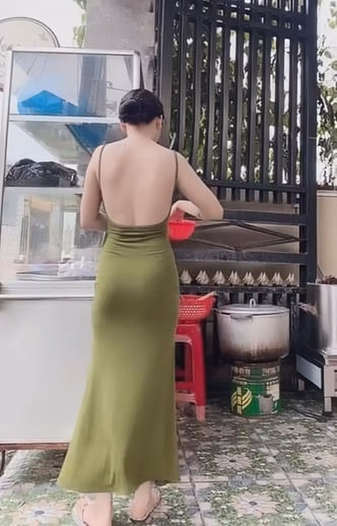 Nhìn từ đằng sau thôi cũng đủ khiến nhiều người chú ý.