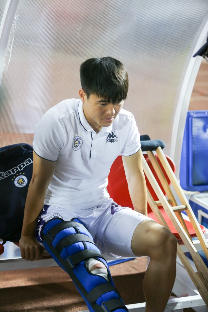 Trong trận đấu Siêu Cup Quốc gia 2019 diễn ra chiều 1/3, Duy Mạnh dính chấn thương nghiêm trọng và buộc phải rời sân ở phút thứ 4. Kết quả ban đầu xác định anh bị đứt hoàn toàn dây chằng chéo trước và sẽ phải nghỉ thi đấu trong một thời gian dài.