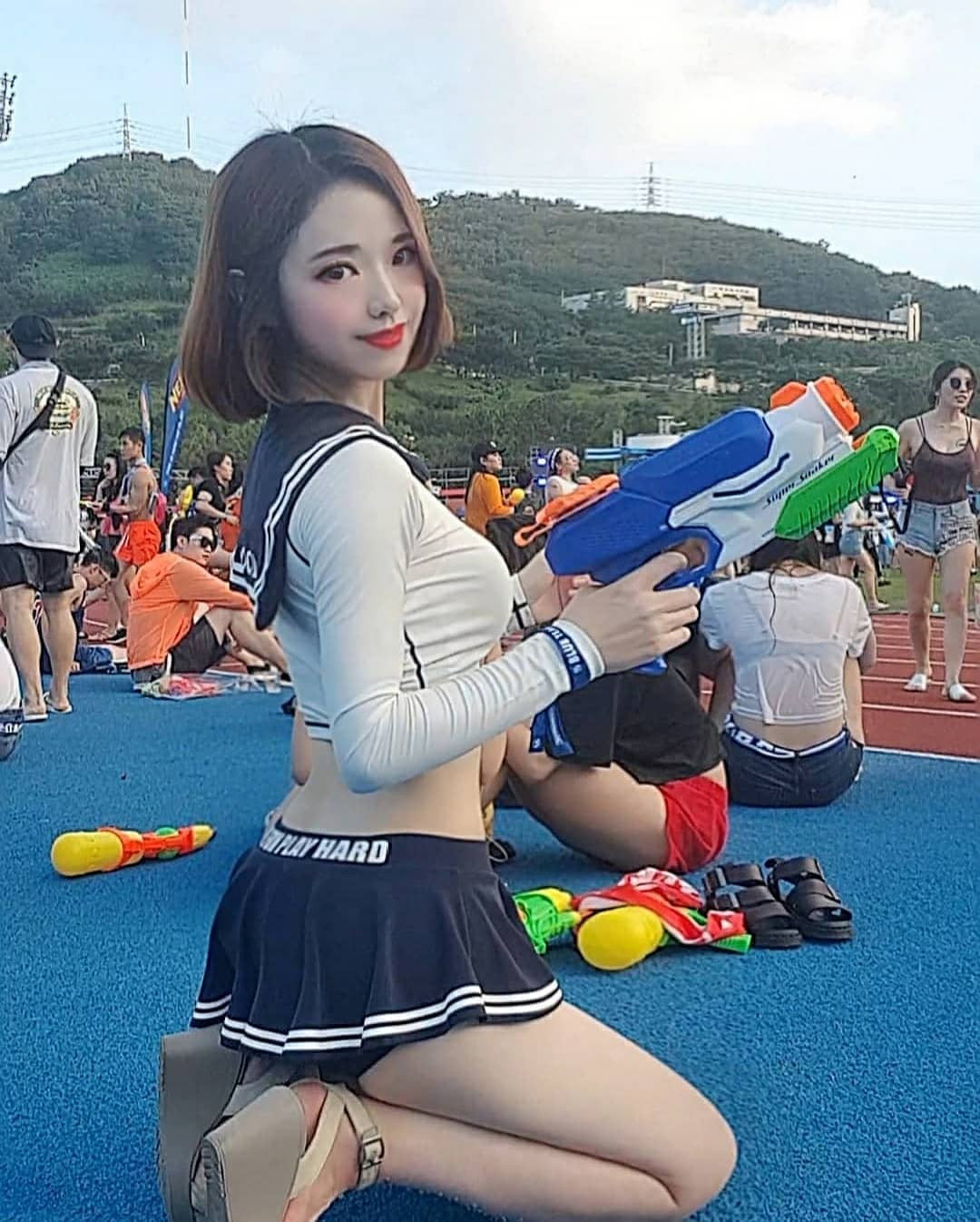 Nữ bác sĩ từng chia sẻ, vì công việc ở bệnh viện rất bận rộn nên cô không có quá nhiều thời gian để tập luyện, thay vào đó là mua sẵn máy tập tại nhà.