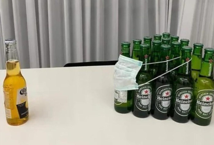 Corona bỗng dưng bị cô lập dù chẳng hiểu lý do vì gì. Hãng bia này đang được cả thế giới nhắc đến thế nhưng quảng cáo kiểu này thì chẳng ai muốn.