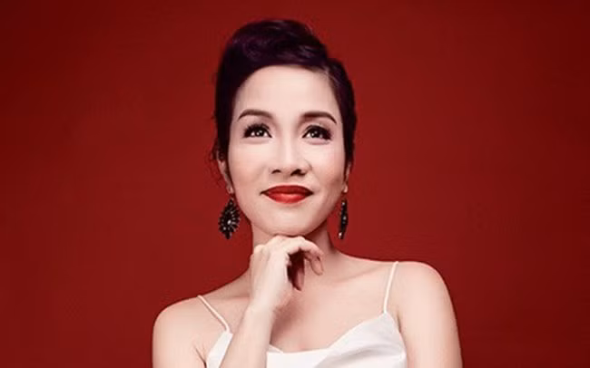 Là một trong những Diva hàng đầu làng nhạc Việt, Mỹ Linh được hàng triệu khán giả yêu mến bởi giọng hát trời phú, cuộc sống nói không với scandal và sự khéo léo trong cách vun vén hạnh phúc gia đình. Cho đến thời điểm hiện tại, nếu liệt kê gia tài bản hit của Mỹ Linh thì không đếm xuể, tiêu biểu là Thì thầm mùa xuân, Chị tôi, Hà Nội đêm trở gió, Hương ngọc lan, Trưa vắng, Phút giao thừa lặng lẽ,…
