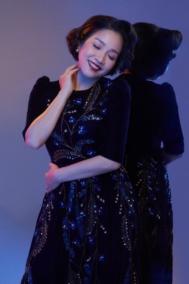 Mỹ Linh và nhạc sĩ Anh Quân kết hôn năm 1998. Sau 22 năm gắn bó, cặp vợ chồng nghệ sĩ được nhiều người ngưỡng mộ khi có gia đình hạnh phúc bên hai con gái và một con trai.