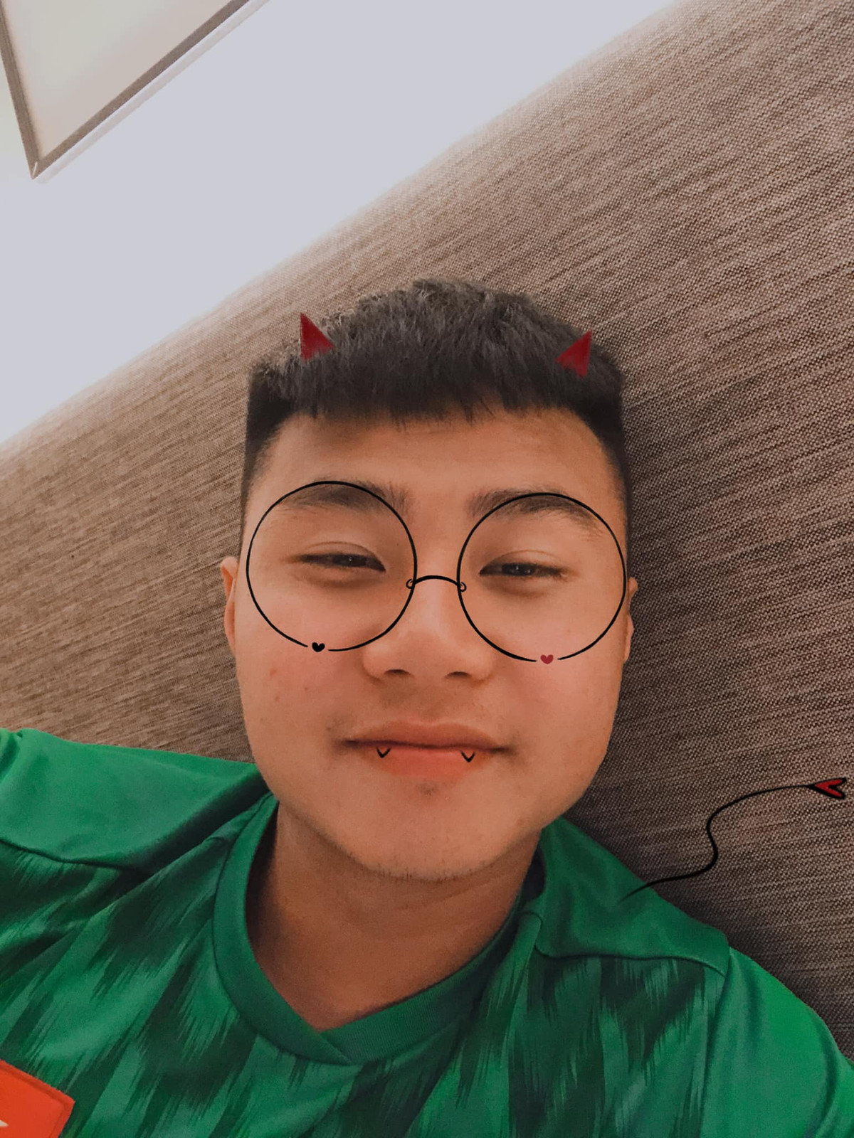 Mới đây, Văn Toản bị bạn gái cũ là Á khôi FC Barca tố bắt cá hai tay. Trên mạng xã hội, bạn gái cũ và mới của Văn Toản vẫn đang đấu khẩu gay gắt. Thế nhưng thủ môn quê Hải Phòng vẫn không lên tiếng đính chính thông tin này.