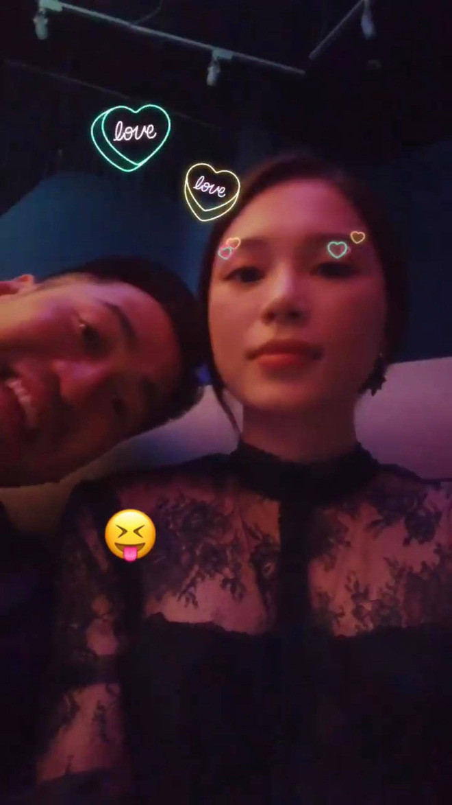 Từ khi công khai hẹn hò, cặp đôi Linh Rin - Phillip Nguyễn thường xuyên đăng tải những tấm hình bên nhau và các hành động lãng mạn.