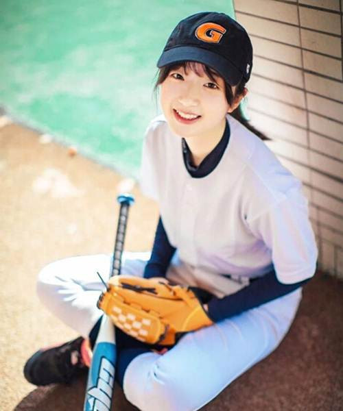 Bên cạnh đó, Vân Khiết còn được bạn bè yêu mến bởi cô nàng có tính kiên trì, nếu như bạn có một giấc mơ, hãy theo đuổi nó đến cùng, đó là phương châm sống của hot girl xinh đẹp này.