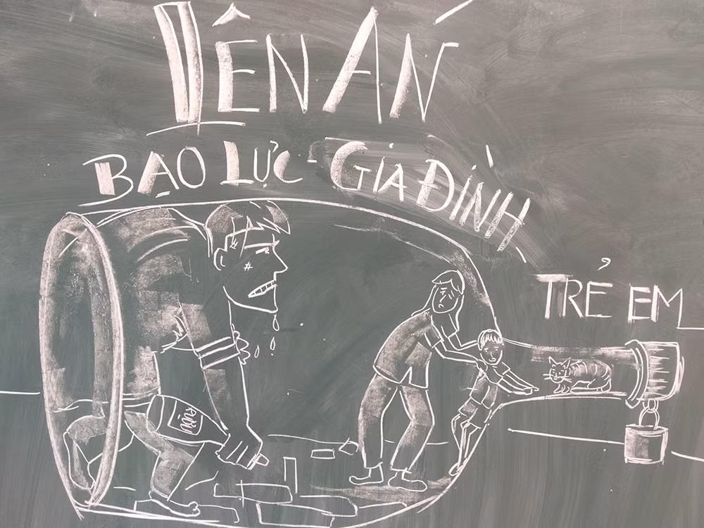 "Lứa tuổi vị thành niên thường rất hiếu động nên mỗi giờ học, giáo viên cần truyền cảm hứng, khơi dậy trí tò mò, óc sáng tạo thay vì giảng lý thuyết khô khan nhàm chán" - Thầy Hùng chia sẻ.