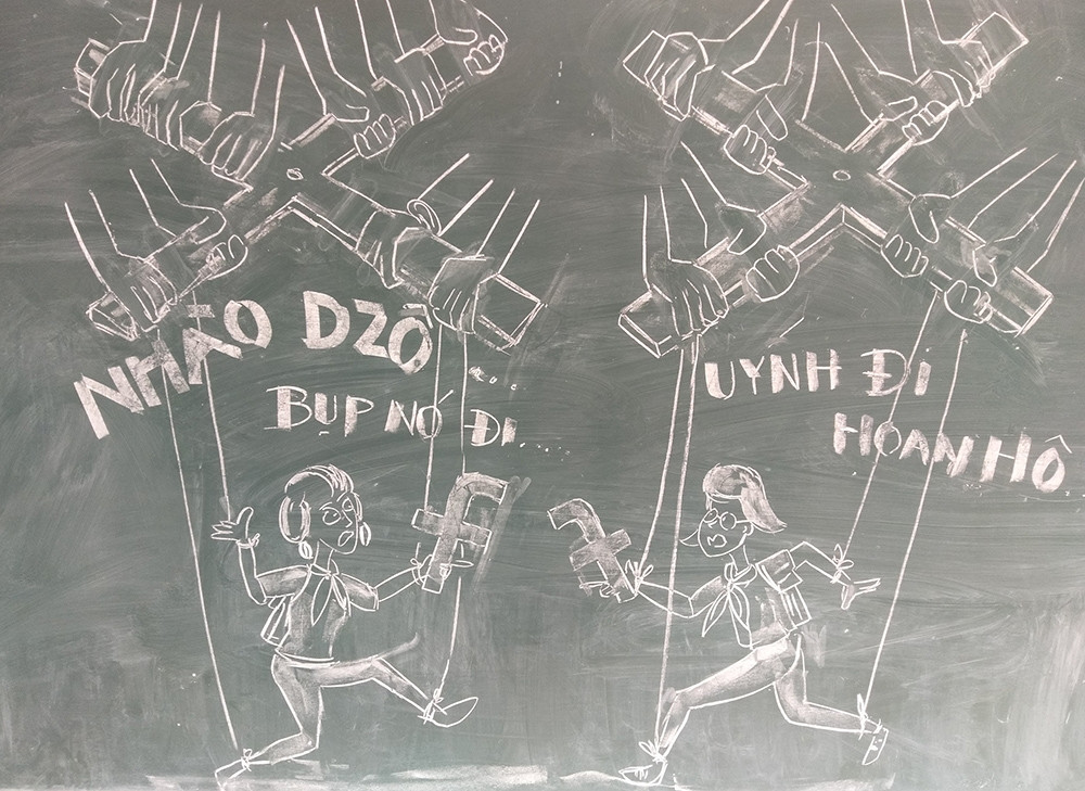 Nói về phản ứng của học sinh, thầy Hùng cho biết đa số các em đều rất hứng thú khi có hình ảnh minh hoạ sinh động đi kèm với nội dung trong sách giáo khoa.