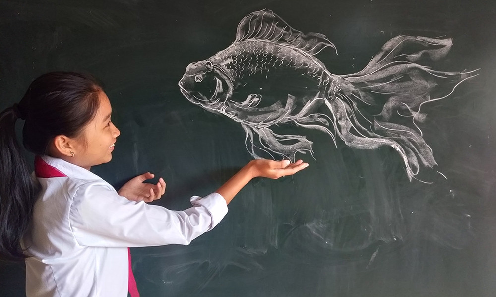 Sau khi được chia sẻ trên mạng xã hội, những bức tranh của thầy Hùng nhận được rất nhiều phản hồi tích cực từ cộng đồng. "Đẹp quá. Thầy không chỉ dạy mỹ thuật mà thầy còn dạy cả cách sống, cách tránh xa tệ nạn" - T.T bình luận.