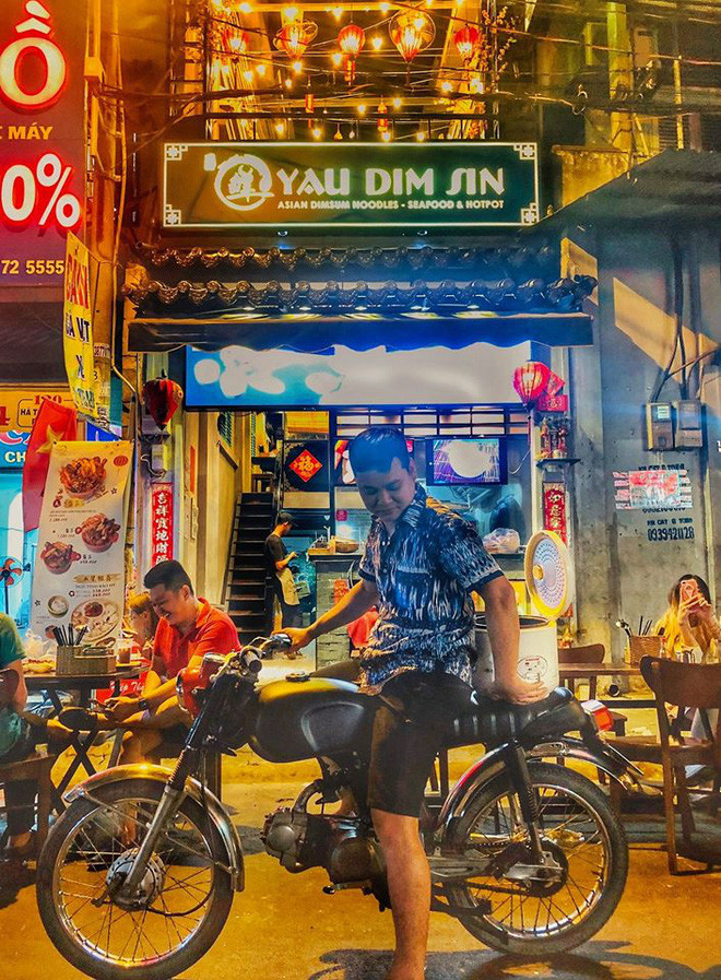 Chán yêu đương, chăm sóc, mới đây trào lưu nồi cơm điện đã biến thể sang một dạng hài hước hơn đó chính là...đưa nồi cơm đi khắp muôn nơi khiến dân mạng xem xong không biết nên khóc hay cười.