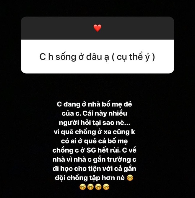 Gần một tháng sau khi kết hôn, vợ Phan Văn Đức có những chia sẻ chính thức về cuộc hôn nhân của mình với người hâm mộ. Hot girl cho biết dù đã lấy chồng nhưng cô vẫn sống ở nhà bố mẹ đẻ bởi quê chồng xa, hơn nữa gia đình nhà chồng cũng đã vào Nam sinh sống nên không tiện.