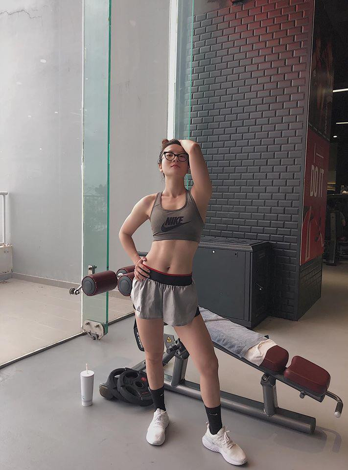 Yến Nhi còn dành hẳn một tuyển tập story hướng dẫn các động tác ưa thích, và khoe luôn quá trình biến mỡ thành cơ săn chắc đáng ngưỡng mộ.