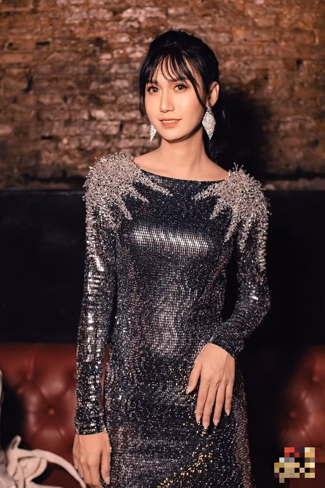 Từ khi công khai chuyển giới, cô nàng Lynk Lee đã nhận về không ít lời chê bai của cư dân mạng. Tuy nhiên, cô vẫn luôn cố gắng không ngừng nghỉ để làm khán giả chấp nhận hình ảnh mới này.