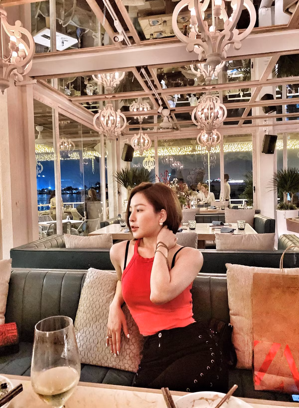 Cách đây 5 tháng, cô nàng công khai đi hút mỡ bụng thế nhưng thời gian gần đây, hot girl Thanh Hóa lại bắt đầu lộ vòng 2 kém thon gọn.