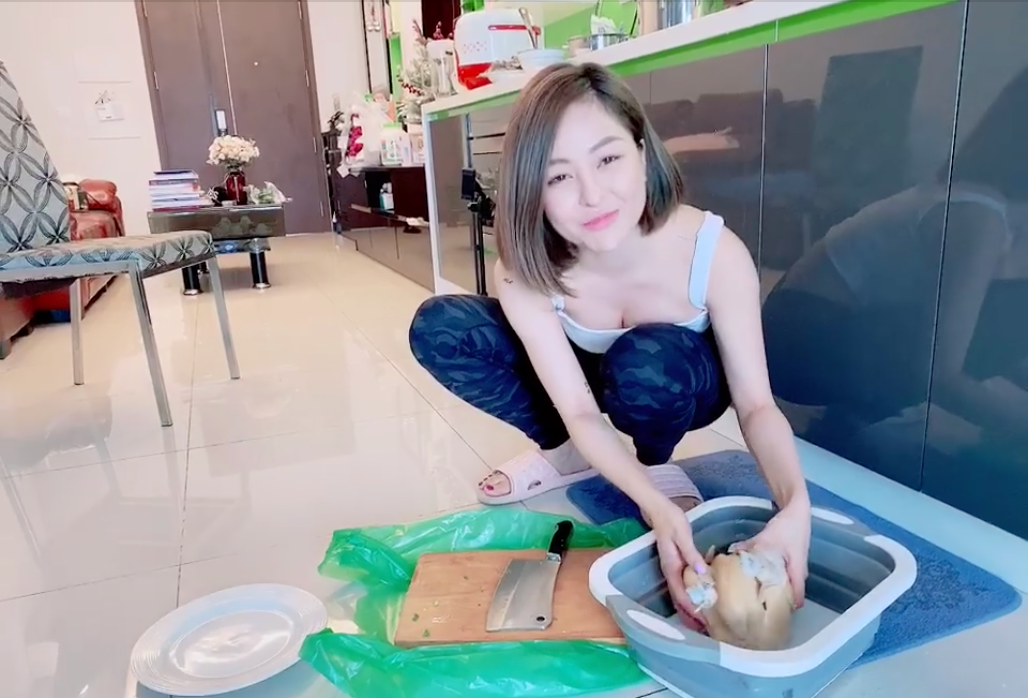 Không chỉ nhảy múa, Trâm Anh còn cực kỳ chăm chỉ làm vlog. Cô nàng thường xuyên làm video về cuộc sống thường nhật rồi đăng tải trên mạng xã hội.