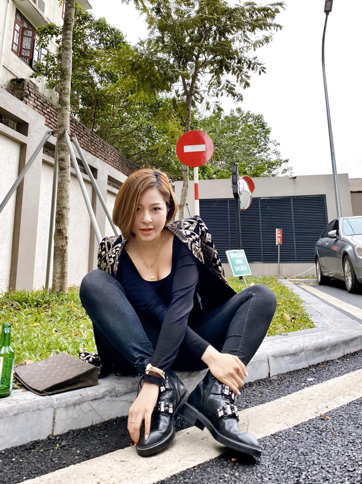 Với tần suất xuất hiện liên tục trên mạng xã hội, nhiều dân mạng đặt ra nghi vấn liệu có phải cô nàng đang "dọn đường" để quay trở lại showbiz?